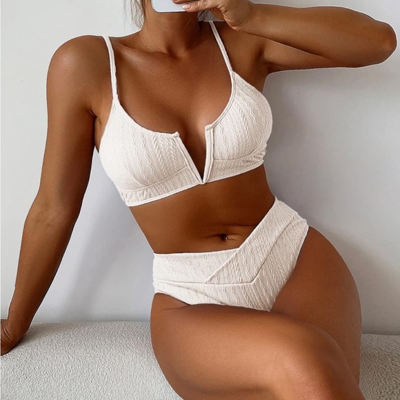 White Textured Bikini set Medium/ 0105 - Picture 2 of 6